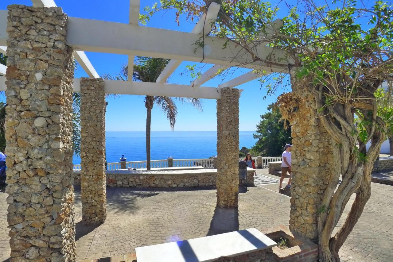 Villa Pinomar - Sleeps 8 - Burriana Beach Nerja Exterior photo